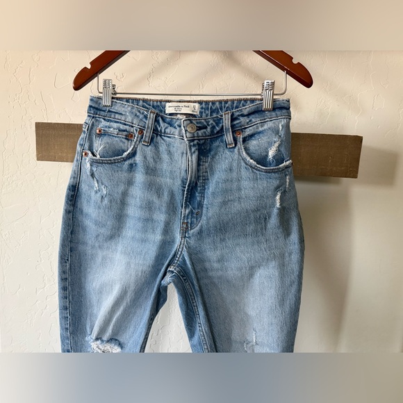 Abercrombie & Fitch|Curve Love denim in distressed skinny high rise-Light Blue• - Picture 2 of 11